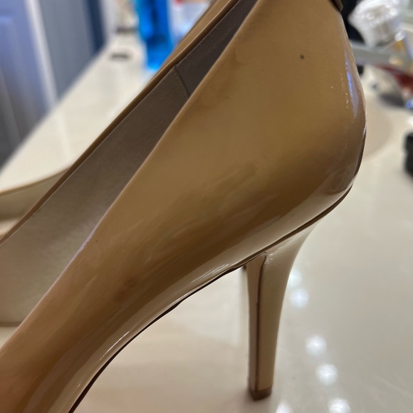 Michael by Michael Kors nude patent platform pump - Picture 4 of 11